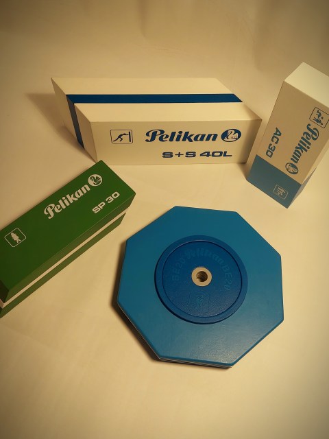 CUT-PELIKAN-SCACCIAPENSIERI